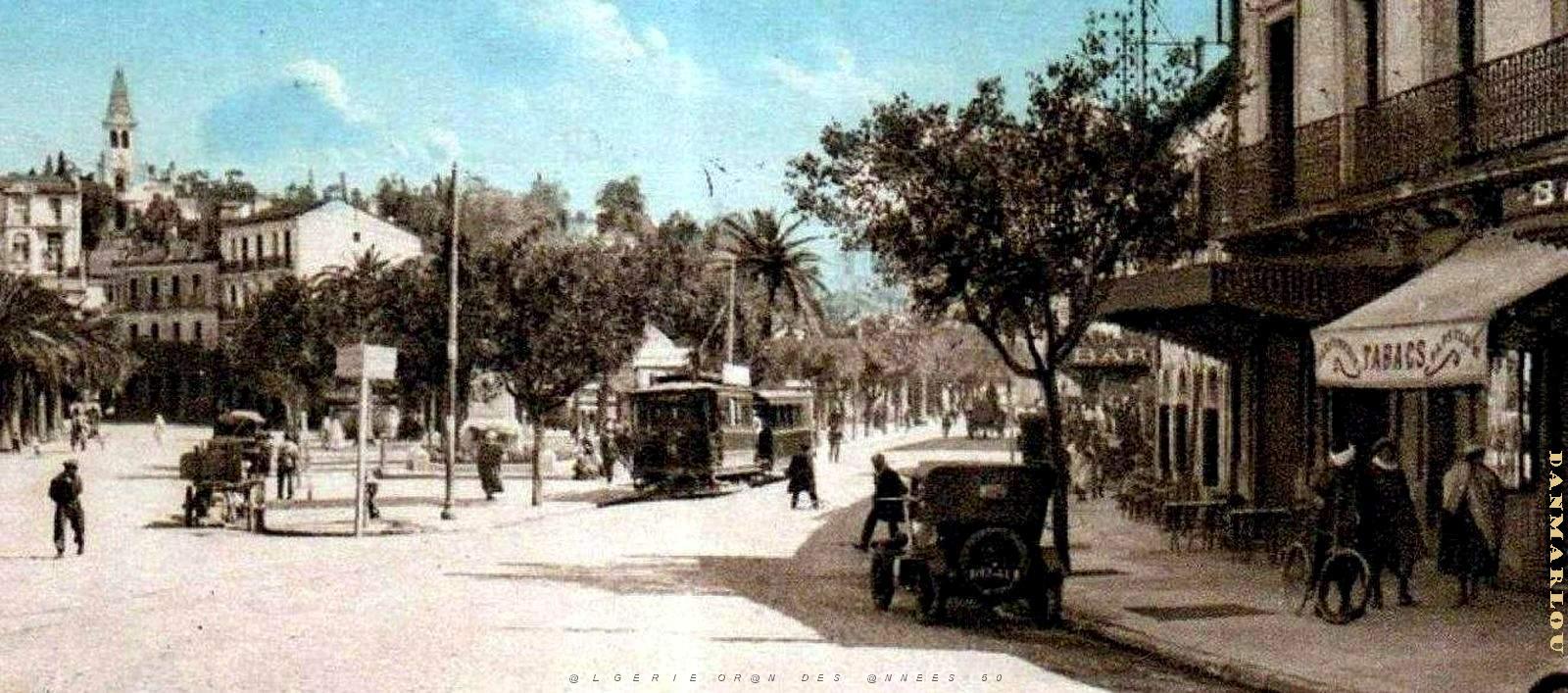 2449- Maison-Carree - Grande Avenue2 et Place de la Republique.jpg